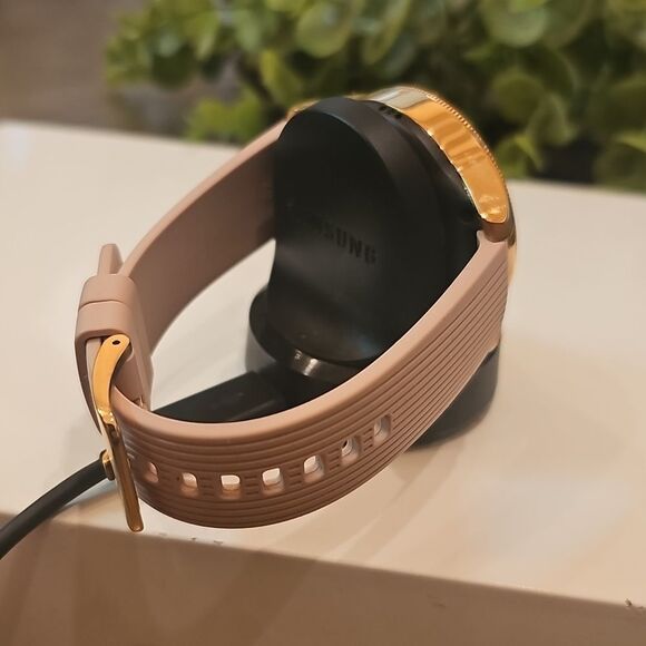 Rose Gold Samsung Smartwatch with Charging Dock - Picture 4 of 12